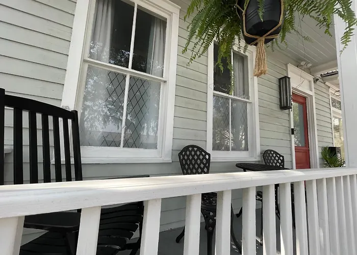 Romantic Studio Apt In Historic Downtown Savannah