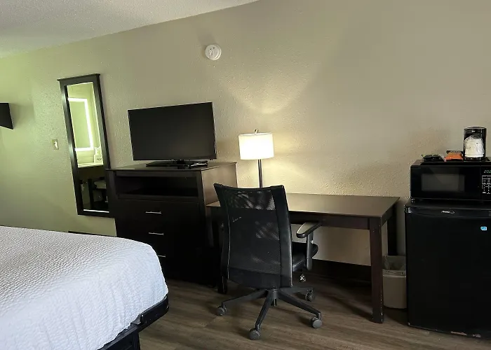 Days Inn By Wyndham Savannah Airport